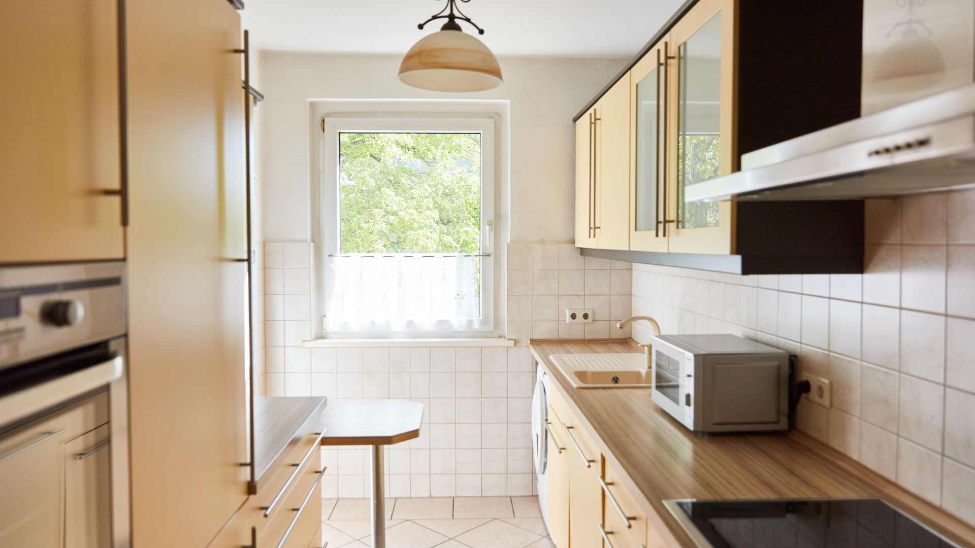 Mẫu 1: Thiết kế nội thất bếp chung cư nhỏ hiện đại